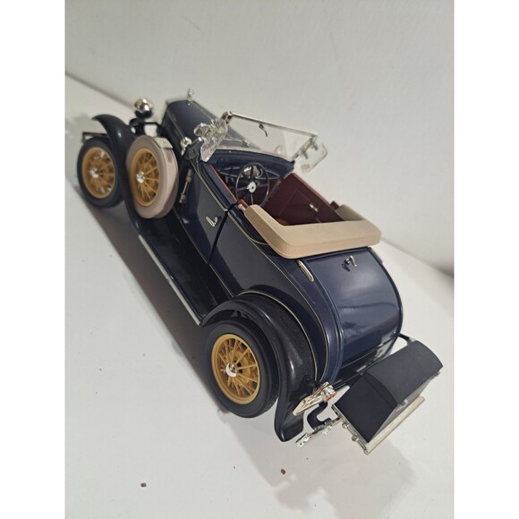 Motor City Classic 1:18 Die Cast 1931 Ford Model A Convertible Classic Car - Picture 2 of 12